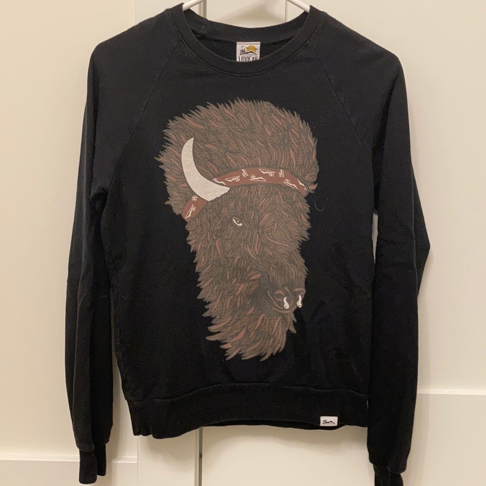 Adorable crew neck! Buffalo crew neck